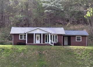 13 Mayfair Lane, Charleston, WV 25311