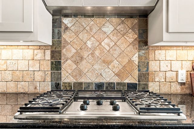 14755 Stanford Court, Addison, TX 75254