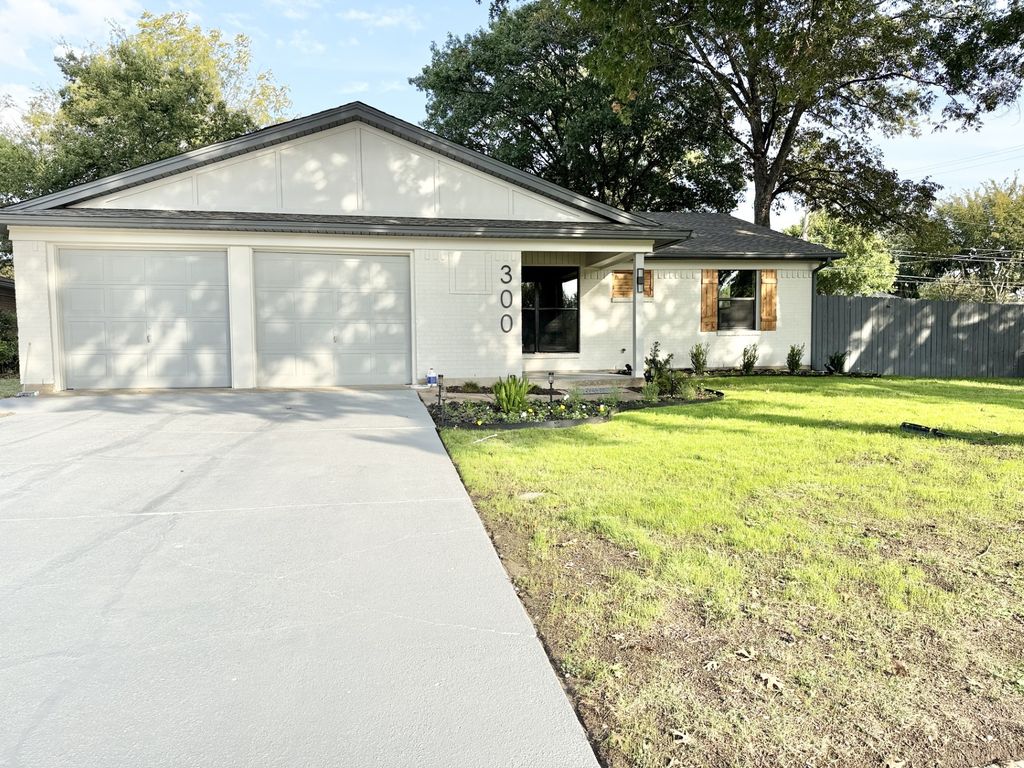 300 N Cottonwood Drive, Richardson, TX 75080