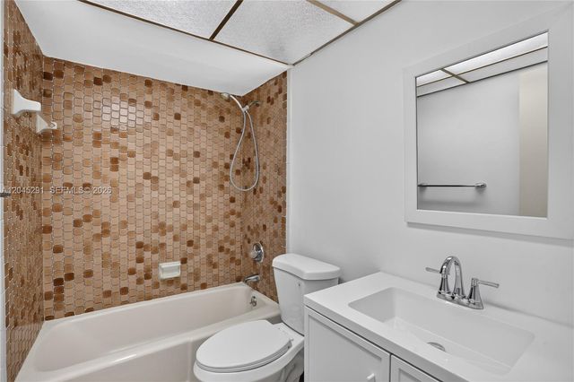 7420 SW 59th Avenue D, South Miami, FL 33143