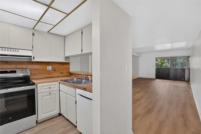 7420 SW 59th Avenue D, South Miami, FL 33143