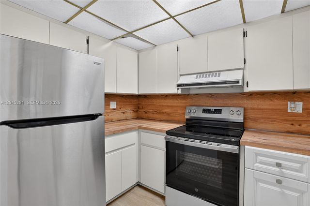 7420 SW 59th Avenue D, South Miami, FL 33143