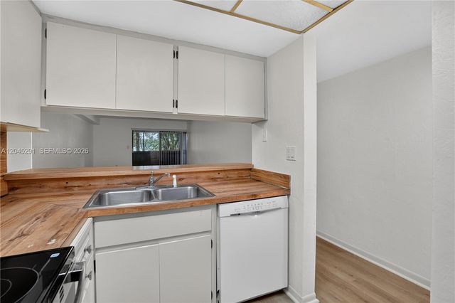 7420 SW 59th Avenue D, South Miami, FL 33143