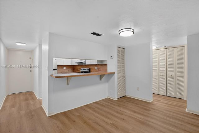 7420 SW 59th Avenue D, South Miami, FL 33143