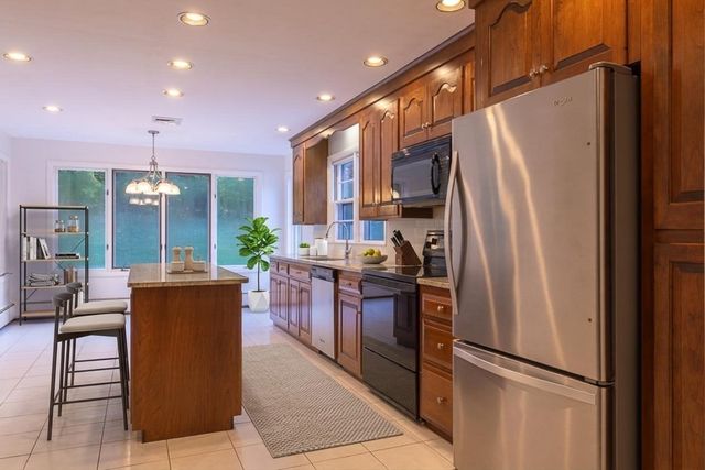 346 Chestnut St, Franklin, MA 02038