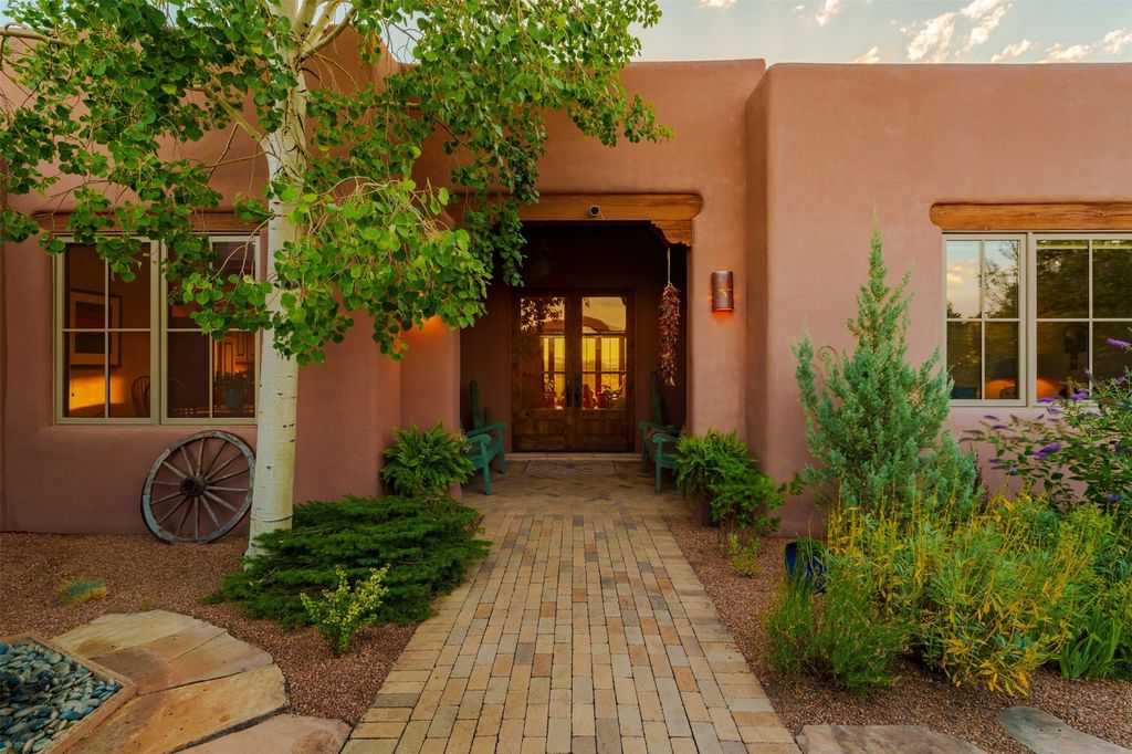 35 Wildhorse, Santa Fe, NM 87506