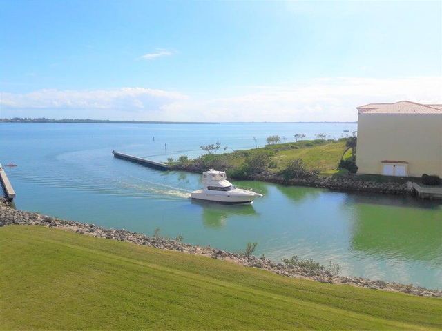 4 Harbour Isle Drive E Ph-4, Fort Pierce, FL 34949