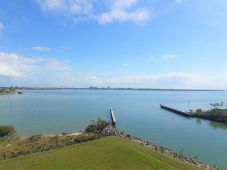 4 Harbour Isle Drive E Ph-4, Fort Pierce, FL 34949