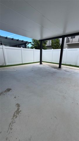 834 SE 16th Court, Homestead, FL 33034