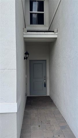 834 SE 16th Court, Homestead, FL 33034