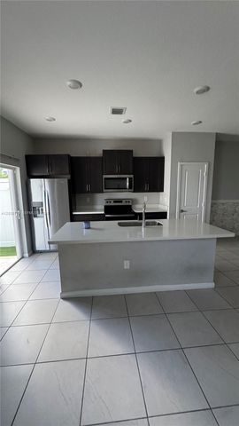 834 SE 16th Court, Homestead, FL 33034