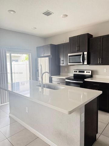 834 SE 16th Court, Homestead, FL 33034
