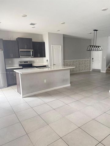 834 SE 16th Court, Homestead, FL 33034