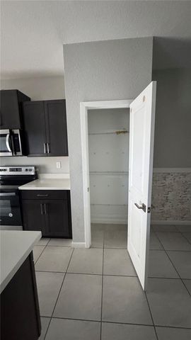 834 SE 16th Court, Homestead, FL 33034