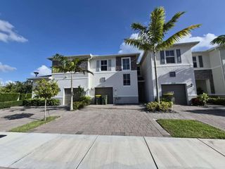 834 SE 16th Court, Homestead, FL 33034