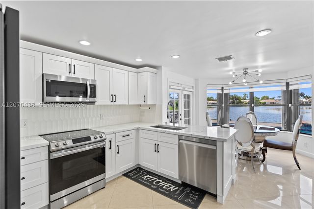 451 NW 194th Ave, Pembroke Pines, FL 33029