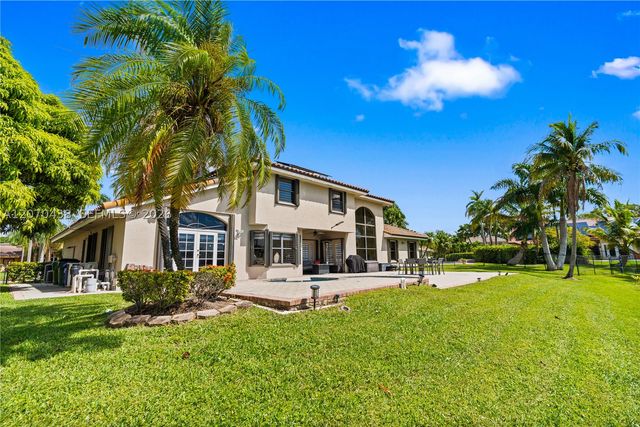 451 NW 194th Ave, Pembroke Pines, FL 33029