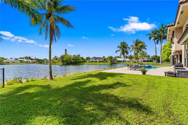 451 NW 194th Ave, Pembroke Pines, FL 33029