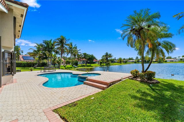 451 NW 194th Ave, Pembroke Pines, FL 33029
