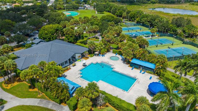 451 NW 194th Ave, Pembroke Pines, FL 33029