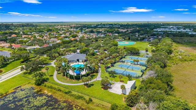 451 NW 194th Ave, Pembroke Pines, FL 33029