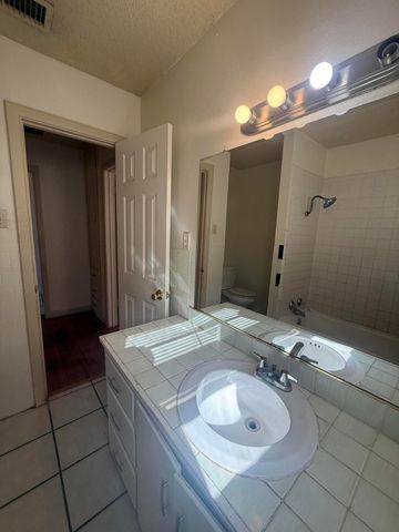 4913 40th Street, Lubbock, TX 79414