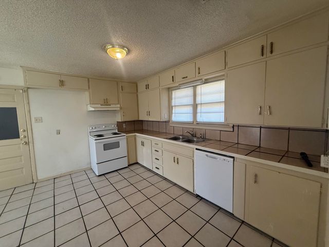 4913 40th Street, Lubbock, TX 79414