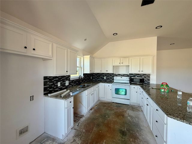 315 County Road 365, Gainesville, TX 76240