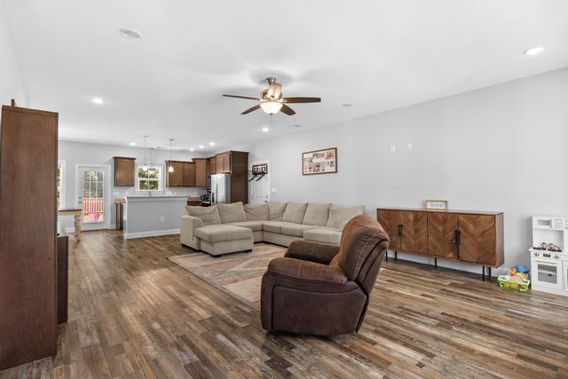 792 Roberts Rd., Aynor, SC 29511