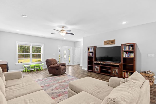 792 Roberts Rd., Aynor, SC 29511