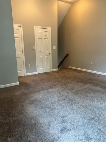 17 Foster St 14, Brockton, MA 02301