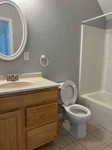 17 Foster St 14, Brockton, MA 02301