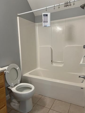 17 Foster St 14, Brockton, MA 02301