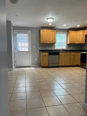 17 Foster St 14, Brockton, MA 02301