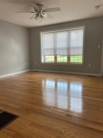 17 Foster St 14, Brockton, MA 02301