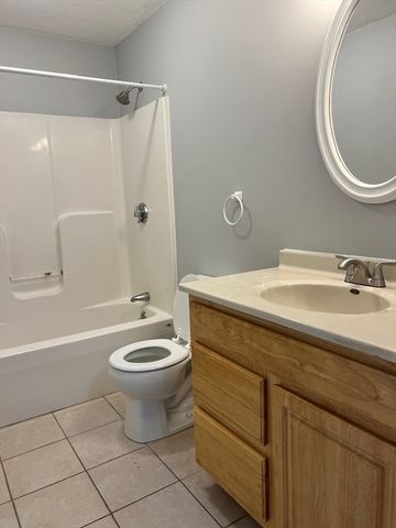 17 Foster St 14, Brockton, MA 02301