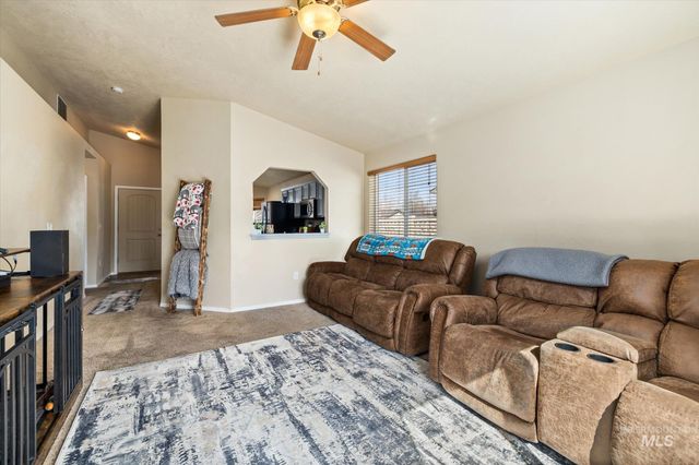 597 E Great Bear St, Kuna, ID 83634