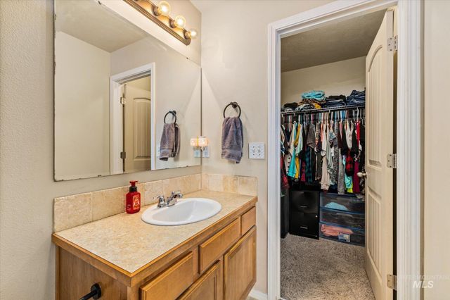 597 E Great Bear St, Kuna, ID 83634