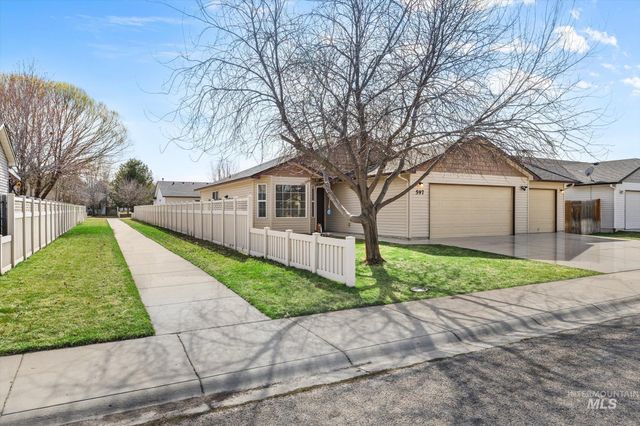 597 E Great Bear St, Kuna, ID 83634