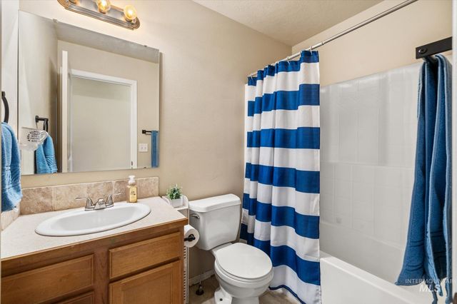 597 E Great Bear St, Kuna, ID 83634