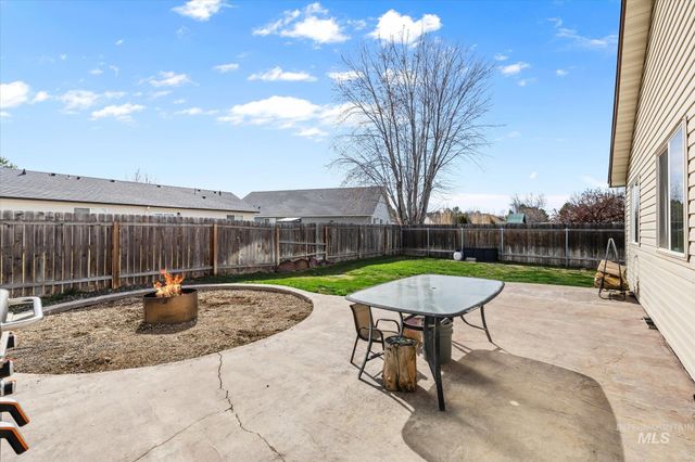 597 E Great Bear St, Kuna, ID 83634