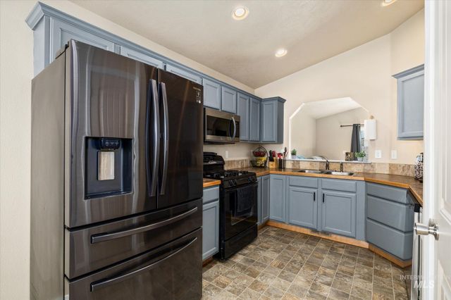 597 E Great Bear St, Kuna, ID 83634