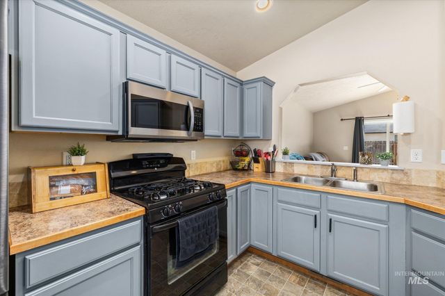 597 E Great Bear St, Kuna, ID 83634