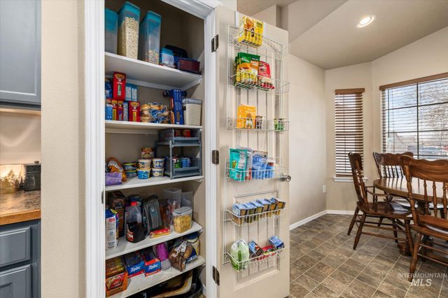 597 E Great Bear St, Kuna, ID 83634