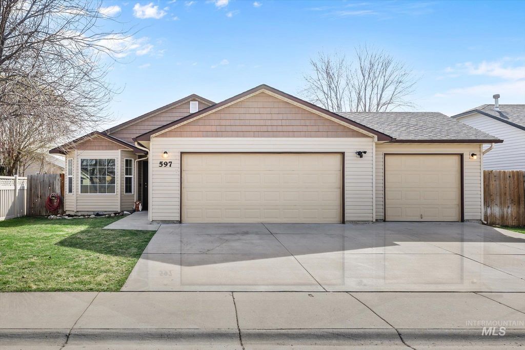 597 E Great Bear St, Kuna, ID 83634