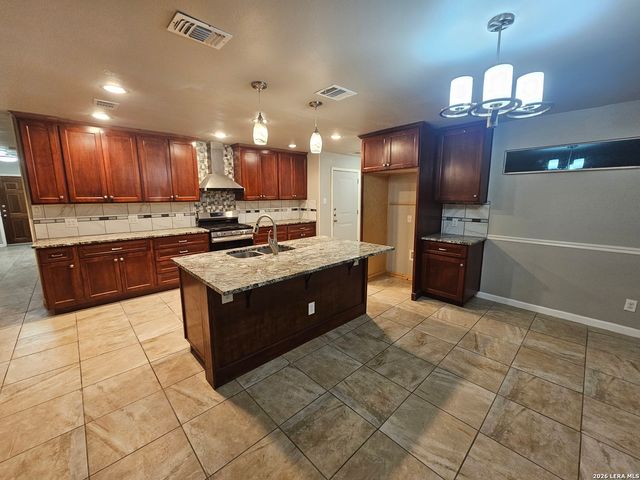 12214 NORTHLEDGE DR, Live Oak, TX 78233