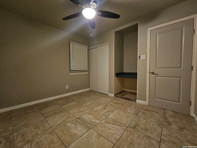 12214 NORTHLEDGE DR, Live Oak, TX 78233