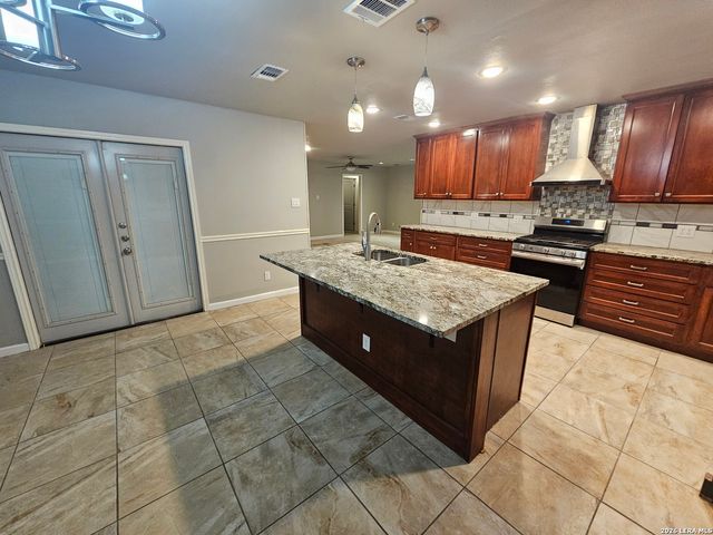 12214 NORTHLEDGE DR, Live Oak, TX 78233