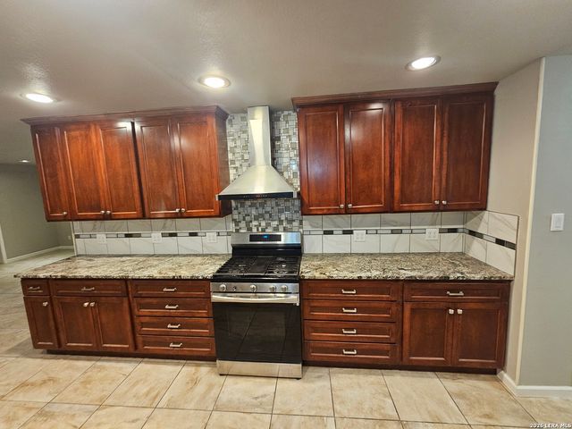 12214 NORTHLEDGE DR, Live Oak, TX 78233