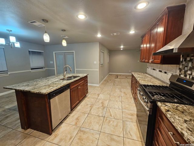 12214 NORTHLEDGE DR, Live Oak, TX 78233